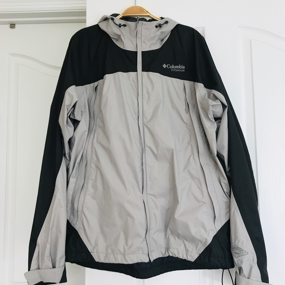 COLUMBIA omni-tech Titanium Hooded Rain Jacket